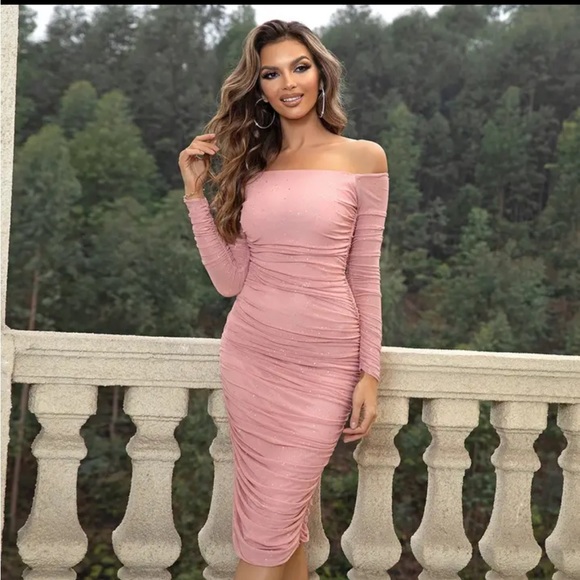 Blush pink sparkly off the shoulder long sleeve ruched midi dress - Picture 4 of 5